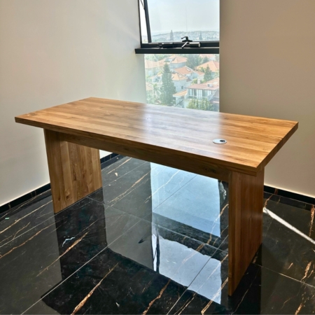 שולחן עבודה משרדי מעץ אלון