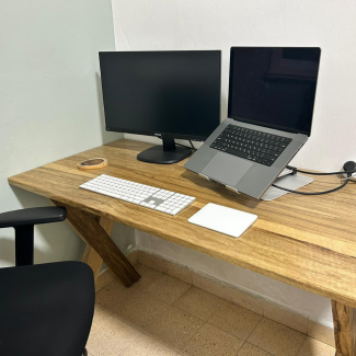 שולחן עבודה מעץ מלא