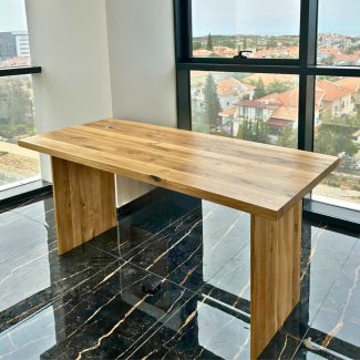 שולחן עבודה משרדי מעץ אלון